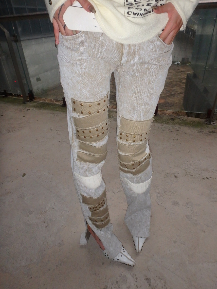 "Unfinished finish"special-shaped rivet broken jeans