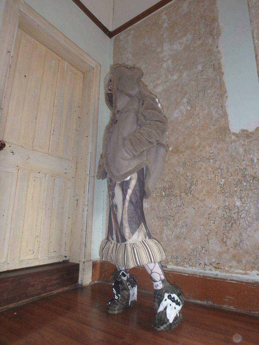 "Heart Frame" shaped vertical silhouette fur coat