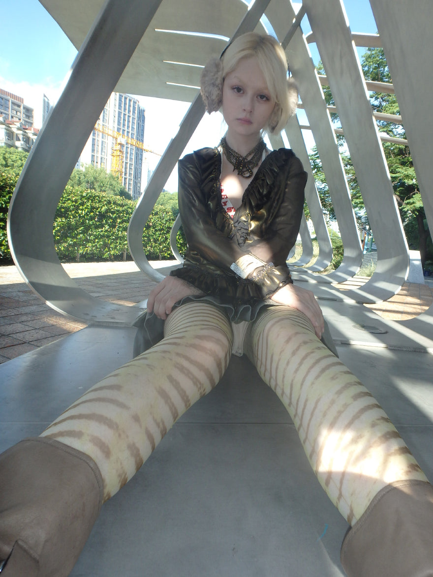 “Lava Fragments” original hand-drawn stripes irregular print 10D ultra-thin stockings