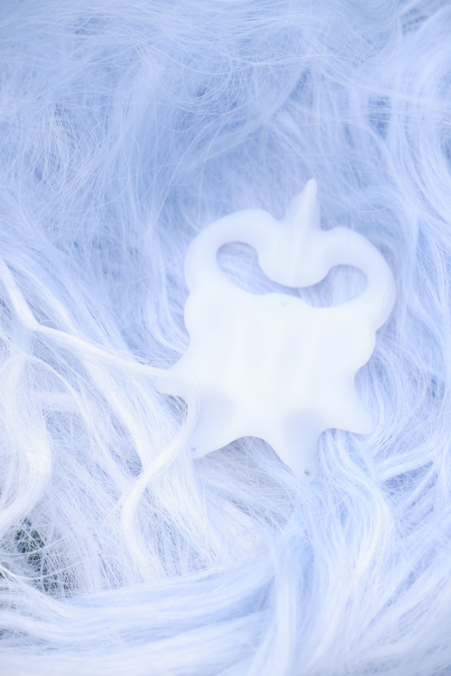 “Coccyx Guardian”3D Print skeleton hair clip