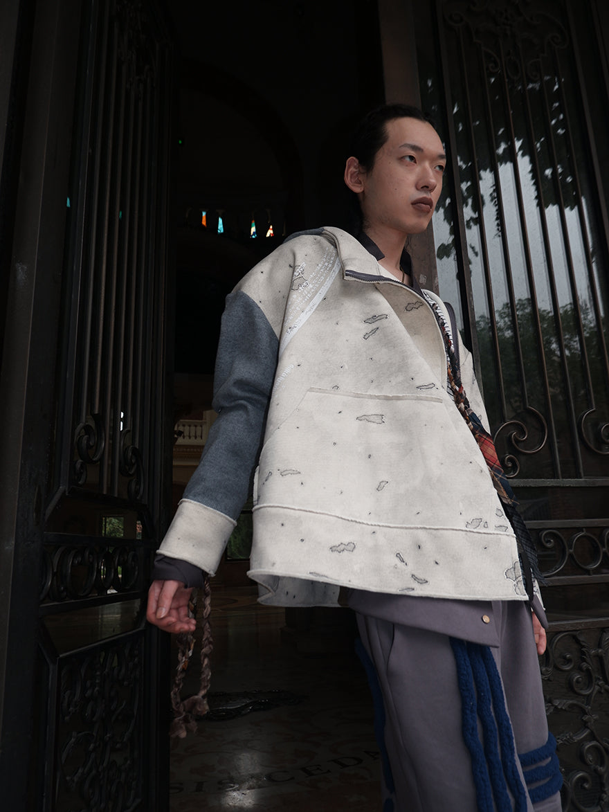 "WHITE KNIGHT" artist laylah collab fleece hoodie