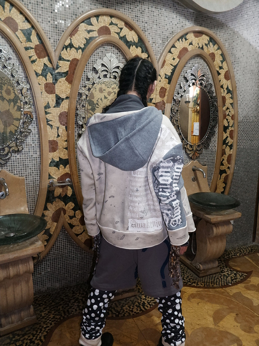 "WHITE KNIGHT" artist laylah collab fleece hoodie