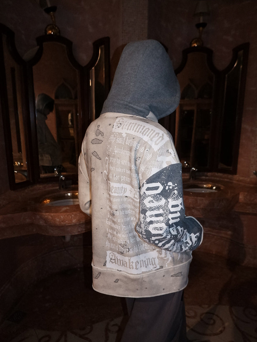 "WHITE KNIGHT" artist laylah collab fleece hoodie