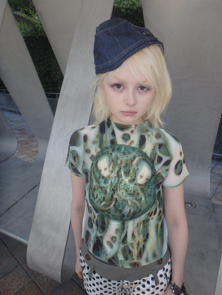 “Symbiosis Vine” miyake texture original print wrinkle slimming T-Shirt stretch versatile